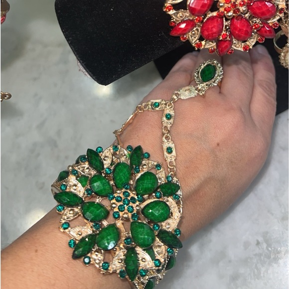 Gorgeous bracelets with and with out attached rings - Picture 9 of 11